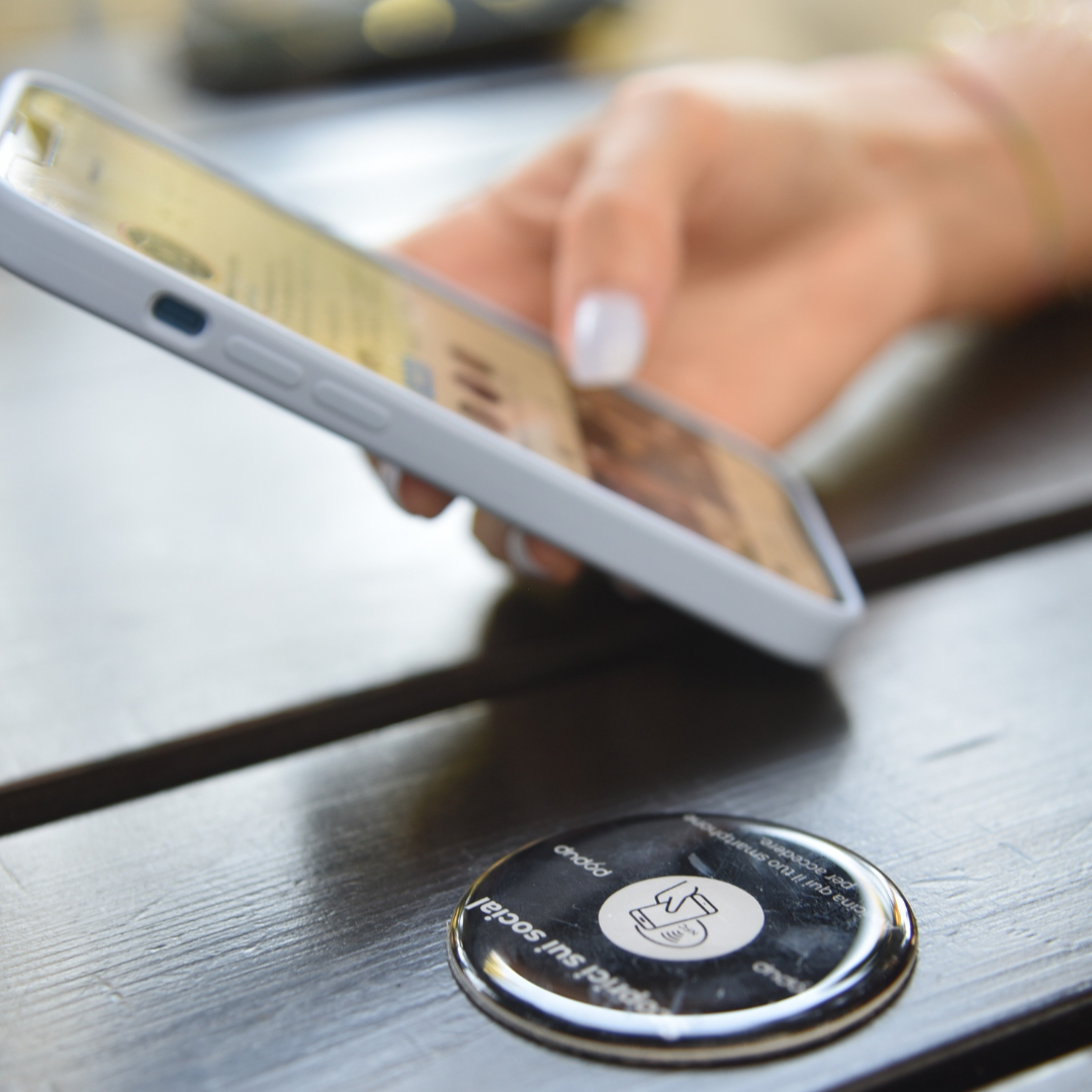 Round NFC Tag to Grow on Social Media